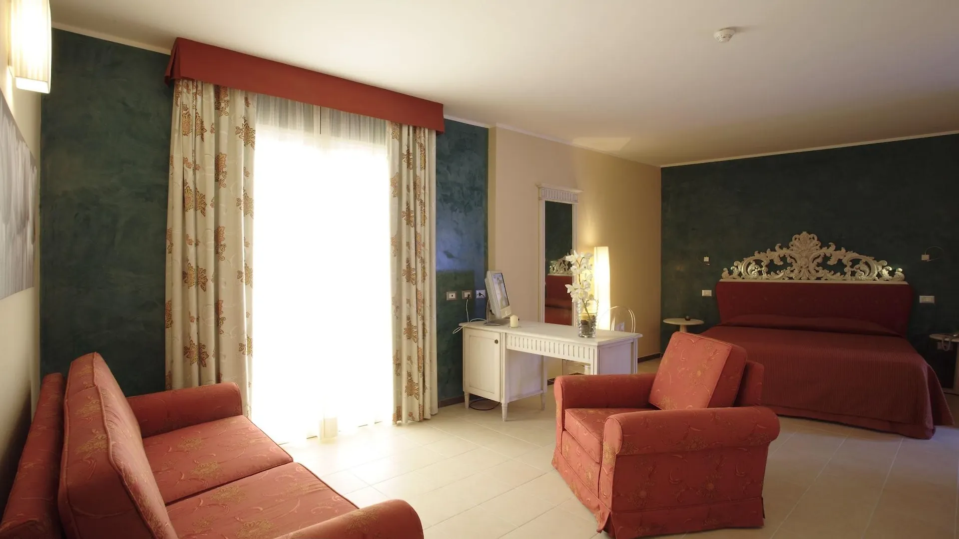 Janus Hotel Castelsardo 4*,