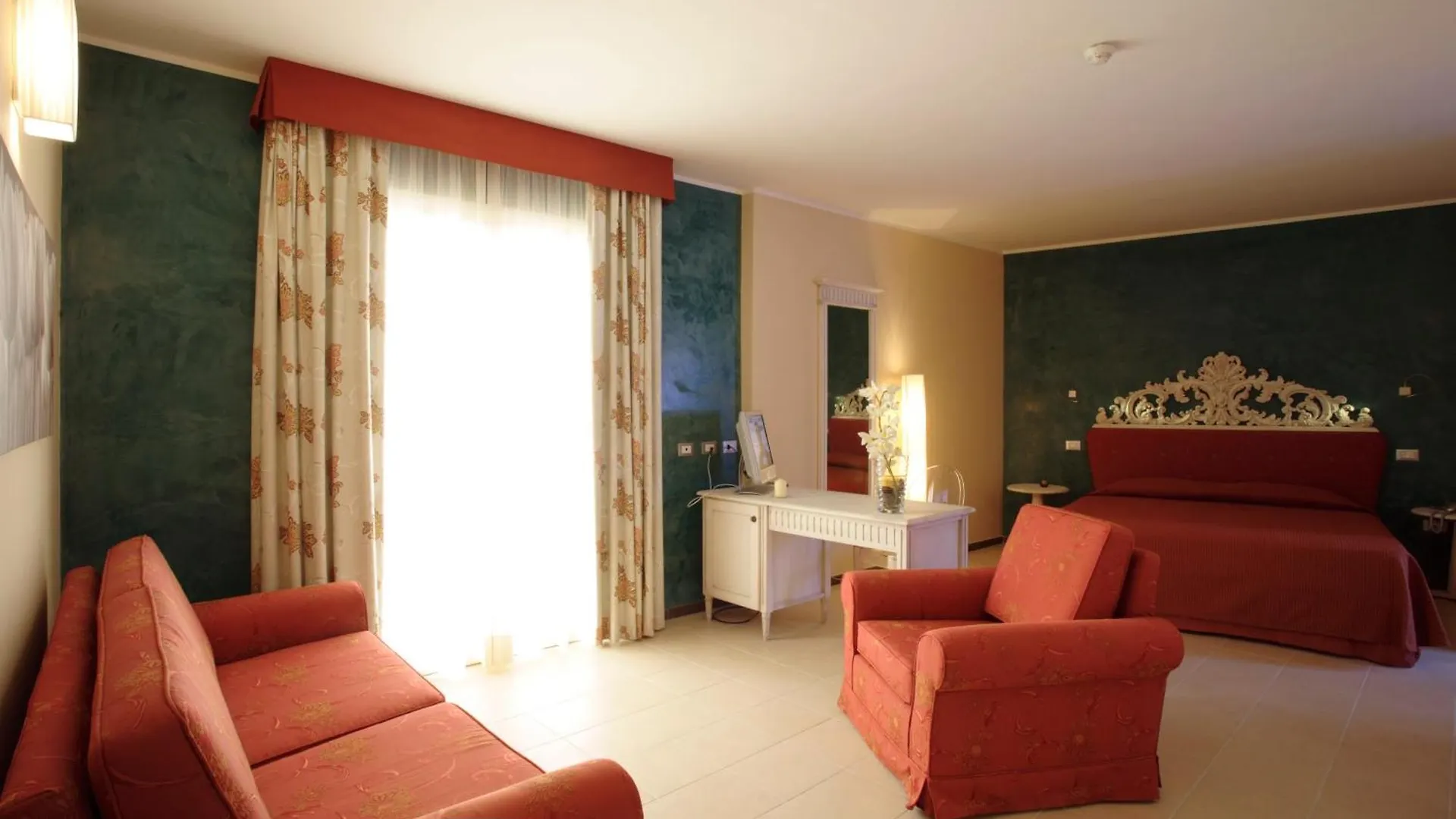 Janus Hotel Castelsardo 4*,